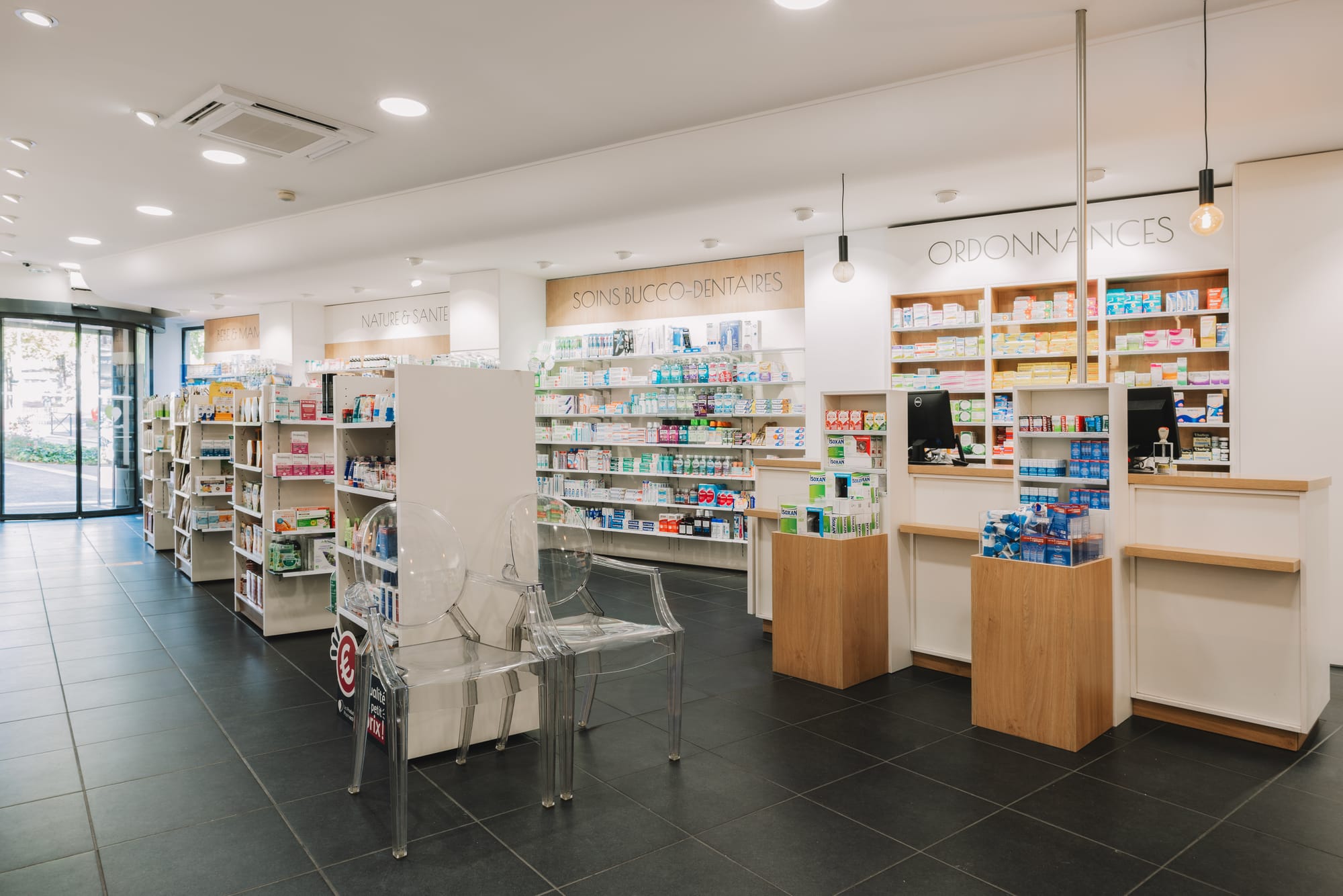 Agencement de pharmacie par Intemporelles à Lyon