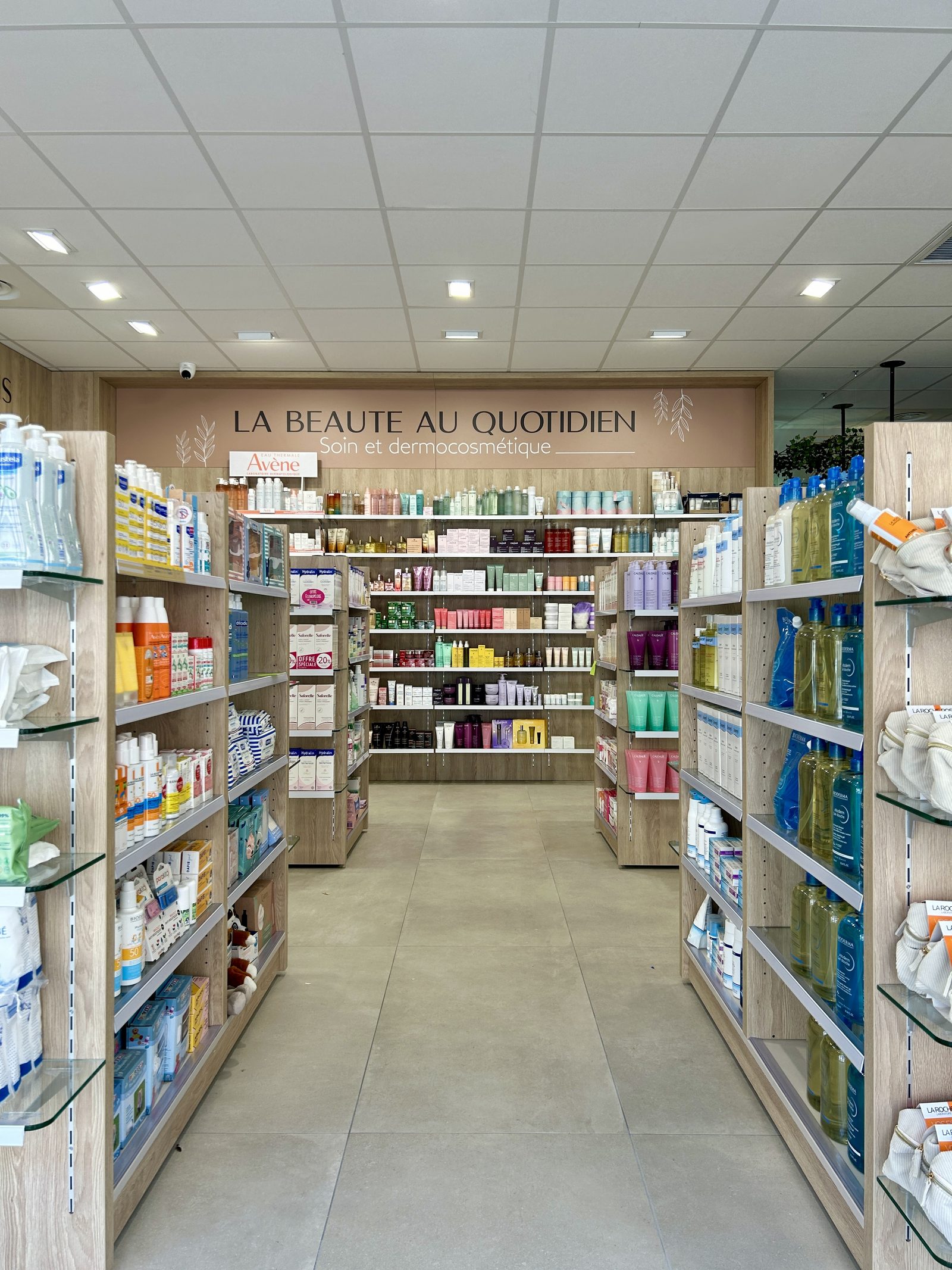 La grande pharmacie d'Heyrieux — vue 4 de l'agencement