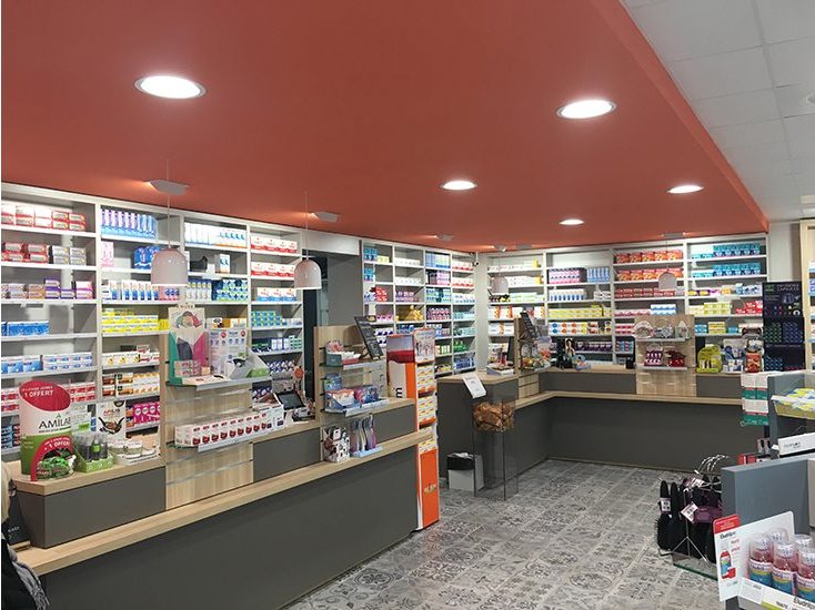 Pharmacie Ange — vue 2 de l'agencement
