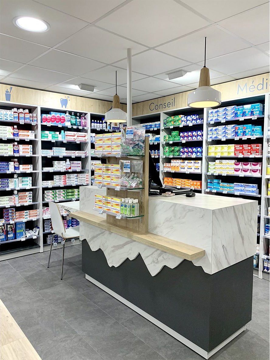 Agencement complet de pharmacie par Intemporelles
