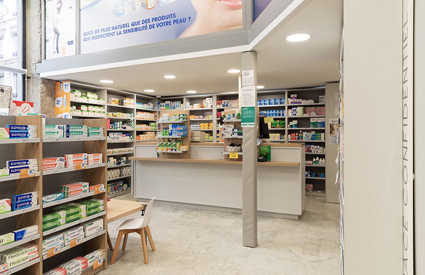 Pharmacie de la Passerelle — vue 2 de l'agencement