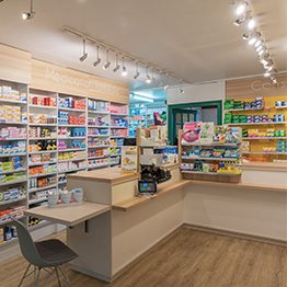 Pharmacie de Lugrin — Agencement par Intemporelles à Lyon