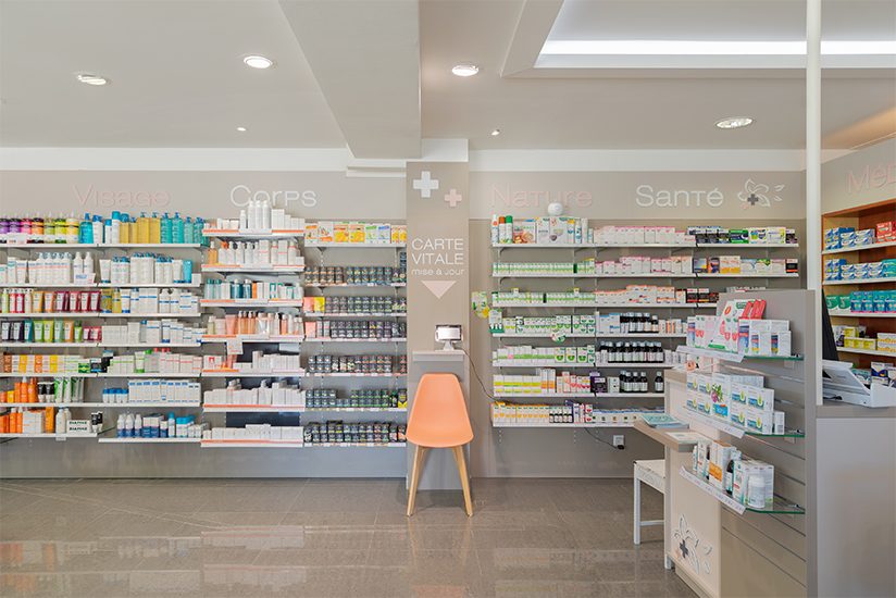 Pharmacie de Mouxy — Agencement par Intemporelles à Lyon