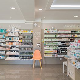 Pharmacie de Mouxy — vue 2 de l'agencement