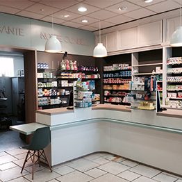 Pharmacie des Charmilles — vue 2 de l'agencement