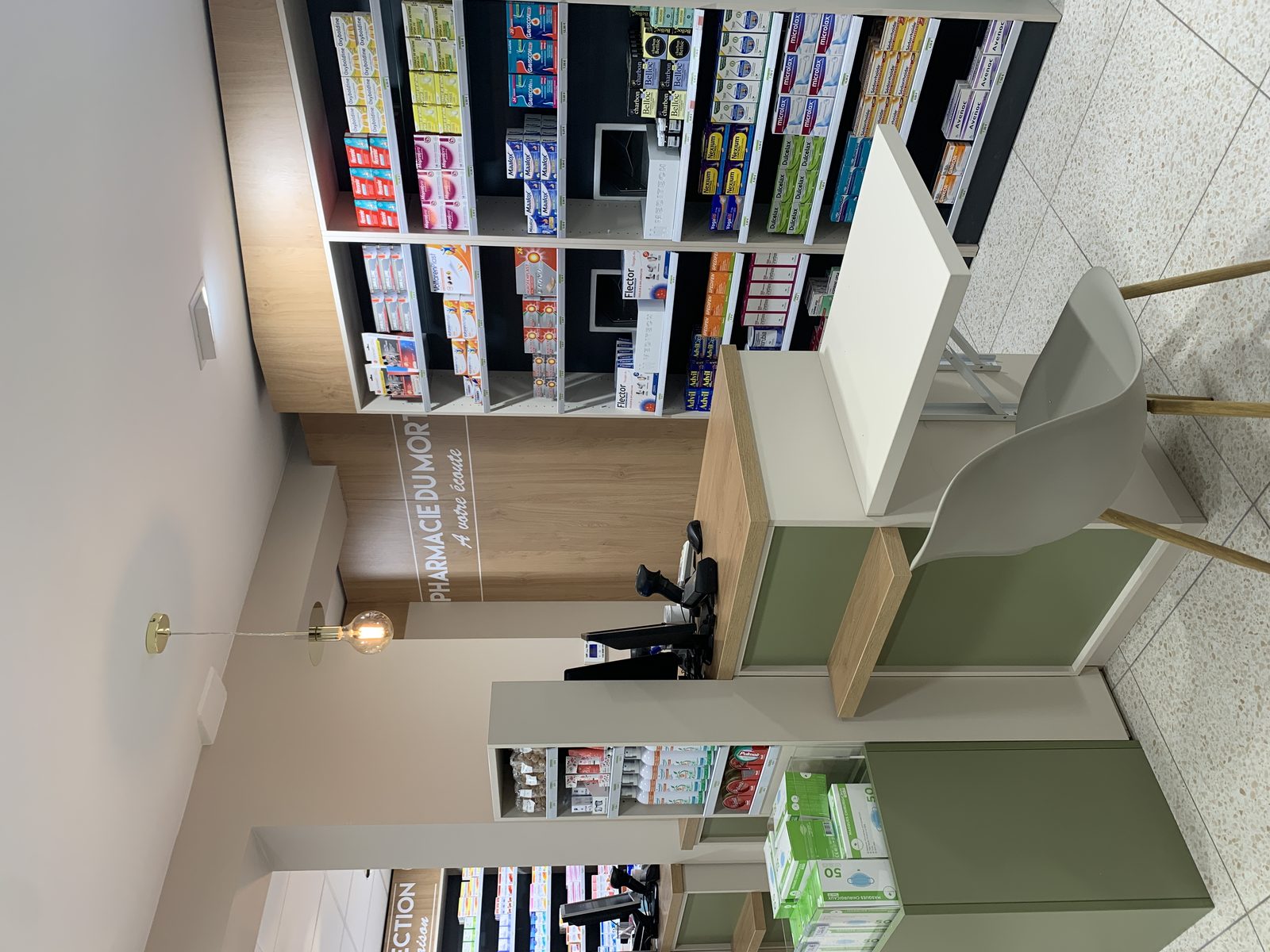 Pharmacie de l'Ain — vue 3 de l'agencement
