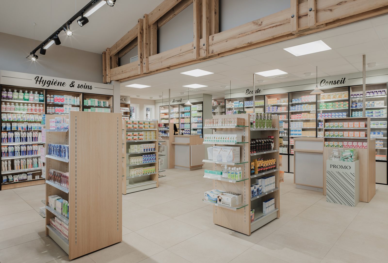 Pharmacie Fraisse — vue 2 de l'agencement