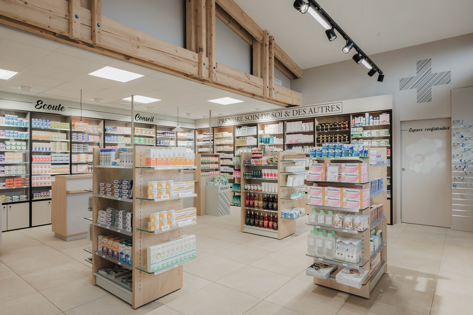 Pharmacie Fraisse — vue 3 de l'agencement