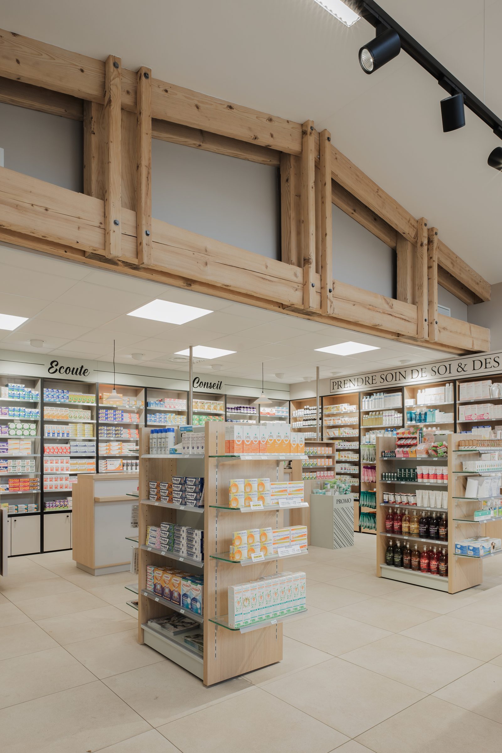 Pharmacie Fraisse — vue 4 de l'agencement