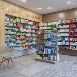 Pharmacie de l'Ile Barbe — vue 2 de l'agencement